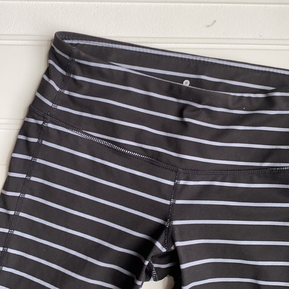 Athleta Stripes Chatarunga Capri Legging XS - Picture 5 of 7